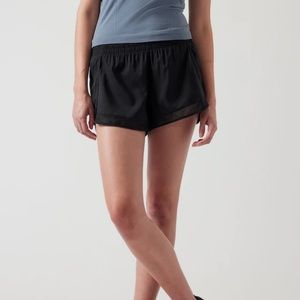 Athleta mesh racer run short 4” size XS black
